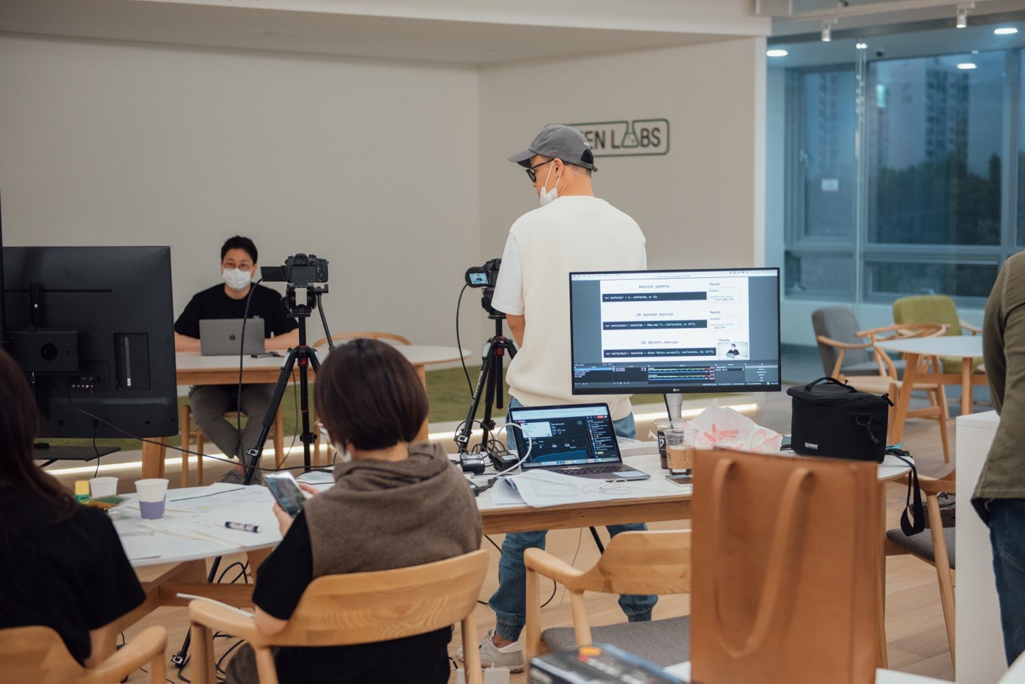 그린랩스 라이브 방송 현장 세팅 장면